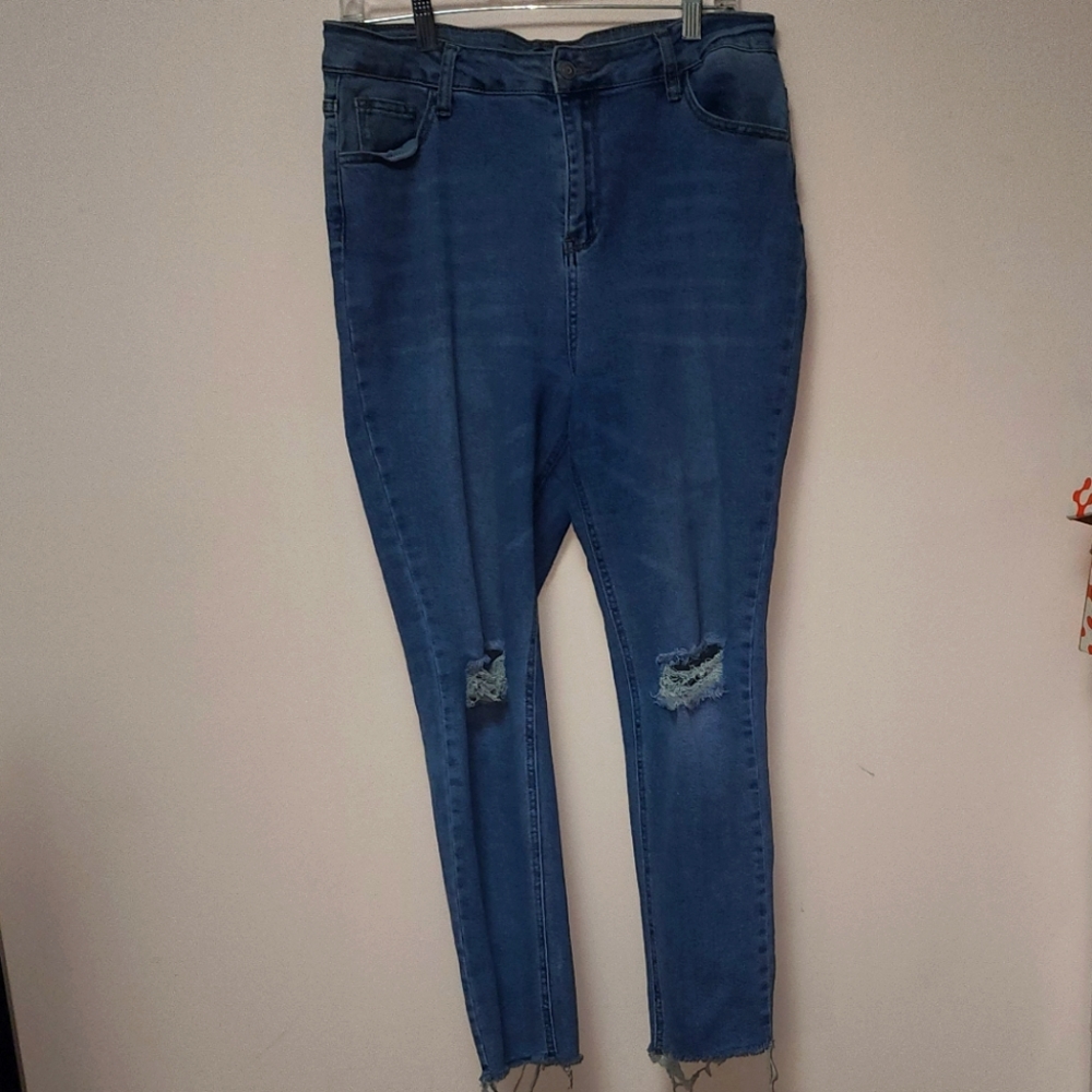 Fashion Nova Distressed Style Jeans style MF808 Size 15